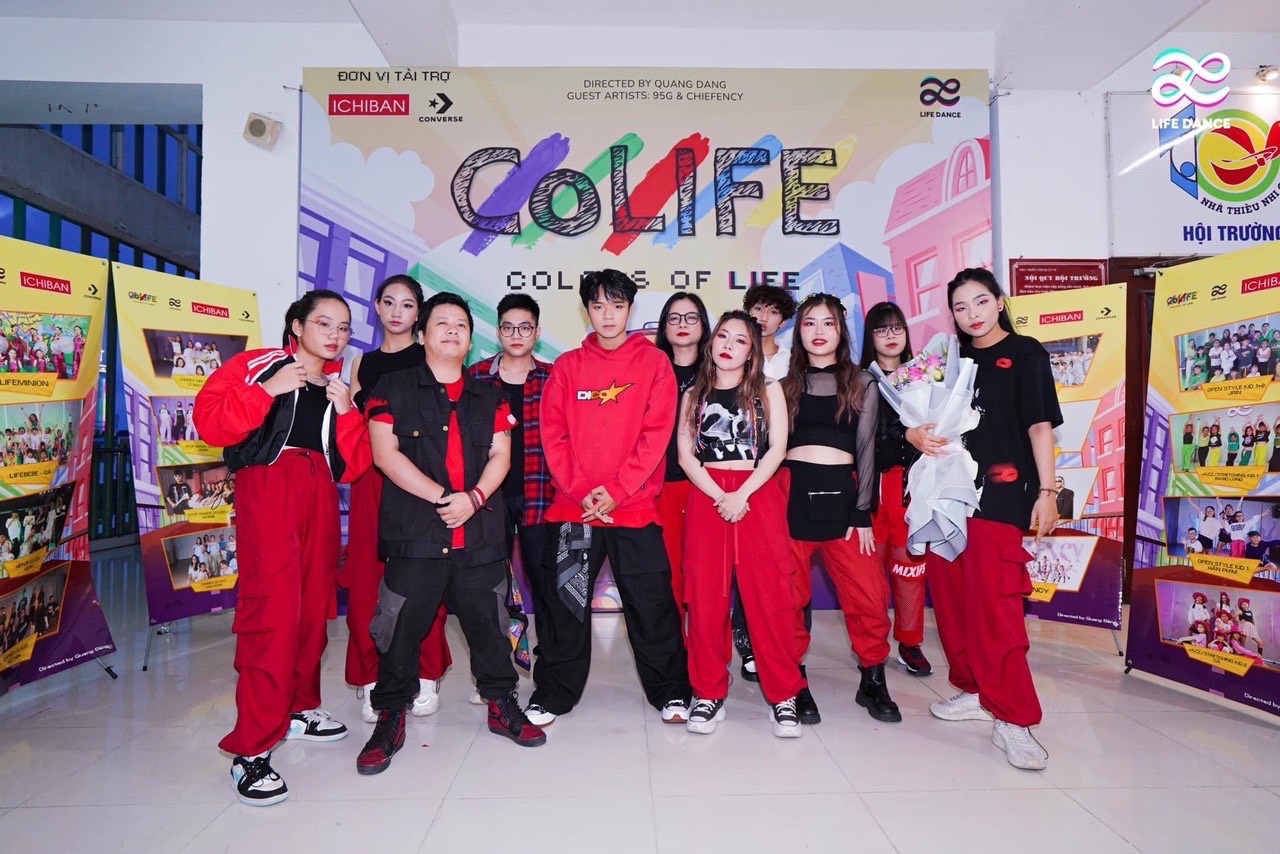 VAS Dance Team performance